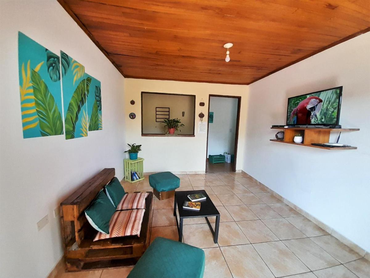 Eco Hostel Iguazu Пуэрто-Игуасу Экстерьер фото